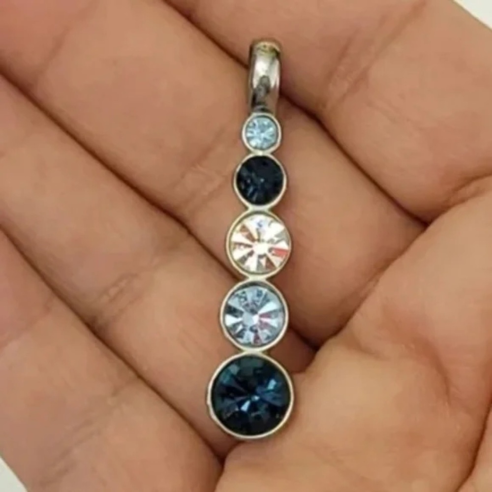 { ❤️ $5 } Blue Rhinestone Vertical 5 Stone Pendant